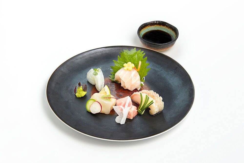 the-chedi-andermatt-the-japanese-restaurant-chef-dietmar-sushi-dish